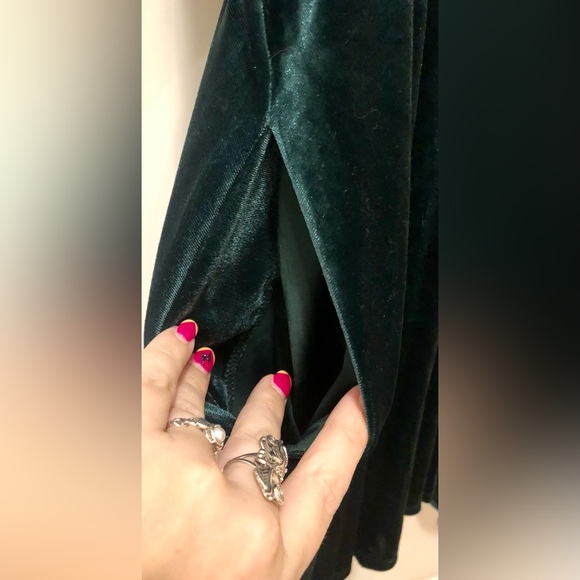 Disney Velvet Holiday Dress w/Pockets & Mickey Minnie Mouse Silhouette Collar 2X - Picture 4 of 16